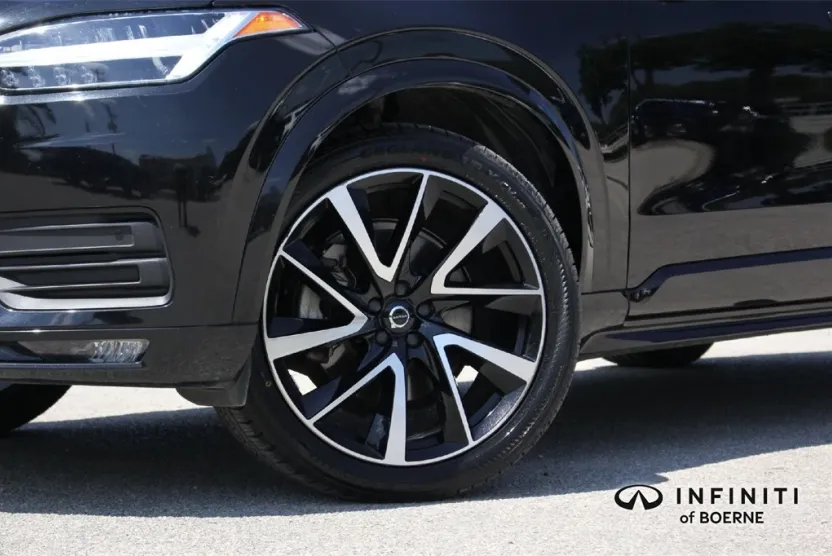 2022 Volvo XC90 Momentum photo 1