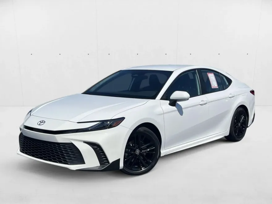 2025 Toyota Camry SE photo 1