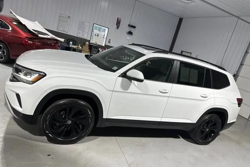 2022 Volkswagen Atlas SE Technology photo 1