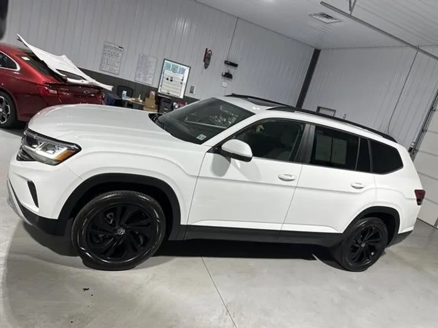2022 Volkswagen Atlas SE Technology photo 1