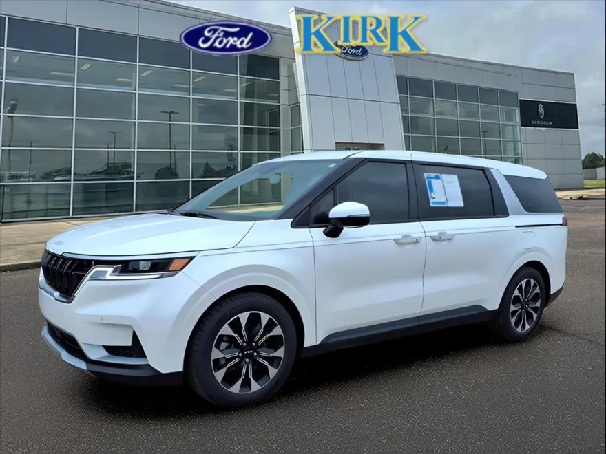 2024 Kia Carnival EX photo 1