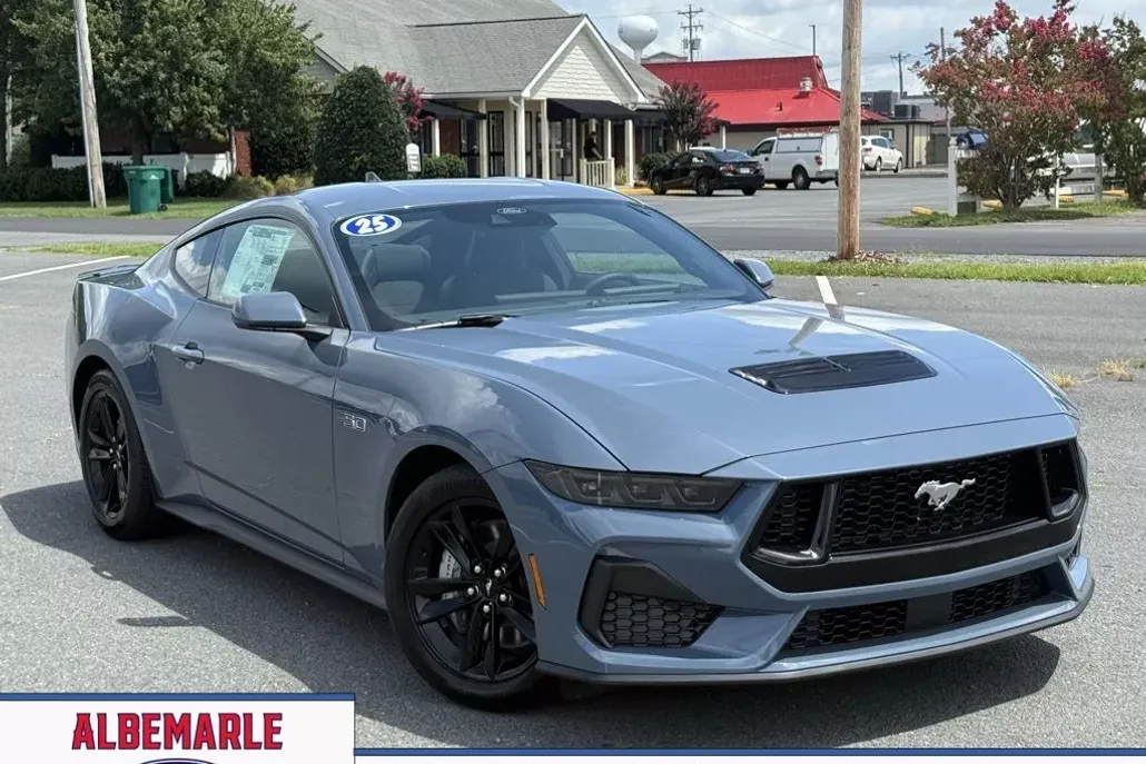 2025 Ford Mustang GT photo 1
