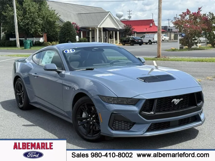 2025 Ford Mustang GT photo 1