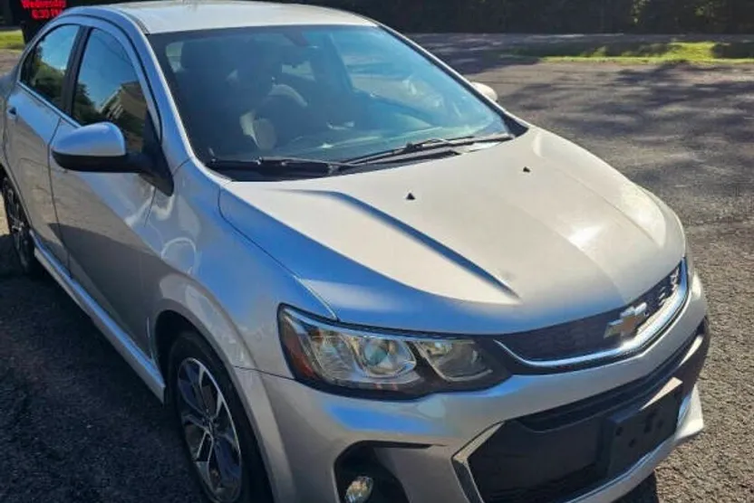 2017 Chevrolet Sonic LT photo 1
