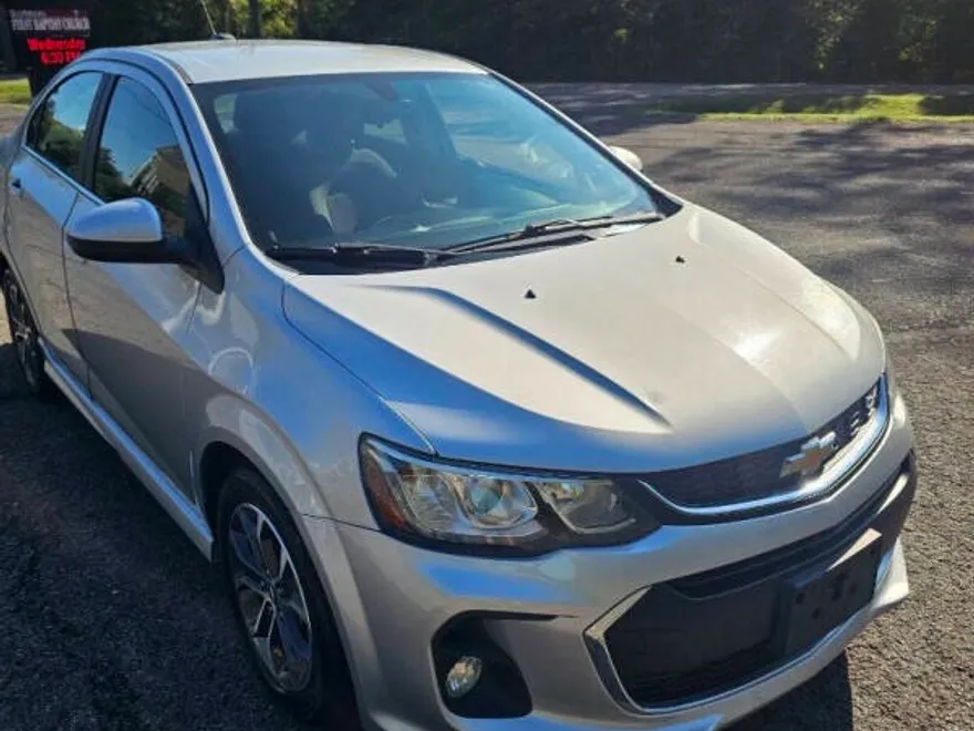 2017 Chevrolet Sonic LT photo 1
