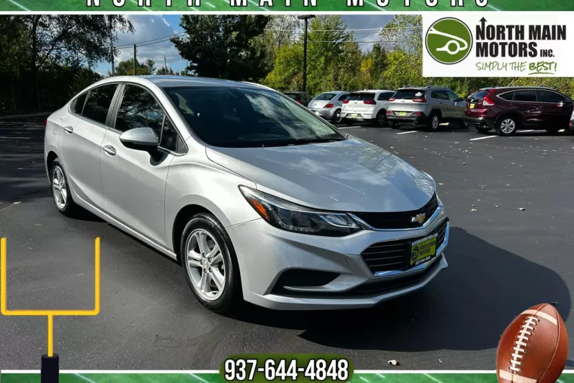 2017 Chevrolet Cruze LT photo 1