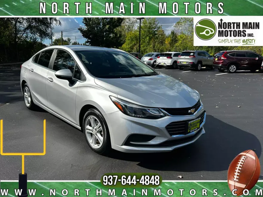 2017 Chevrolet Cruze LT photo 1