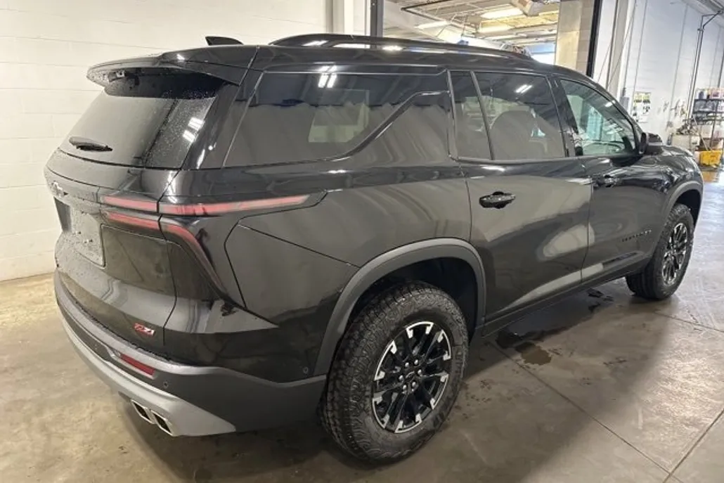2026 Chevrolet Traverse Z71 photo 1