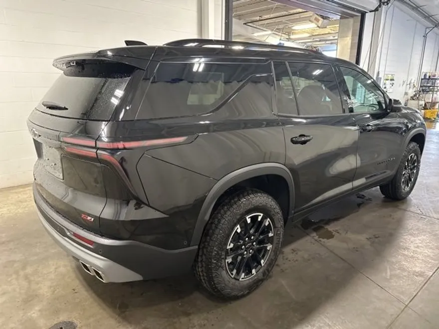 2026 Chevrolet Traverse Z71 photo 1