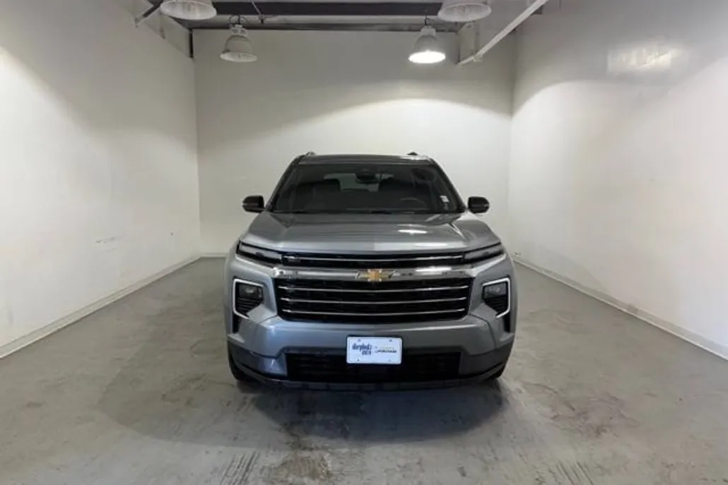 2025 Chevrolet Traverse photo 1