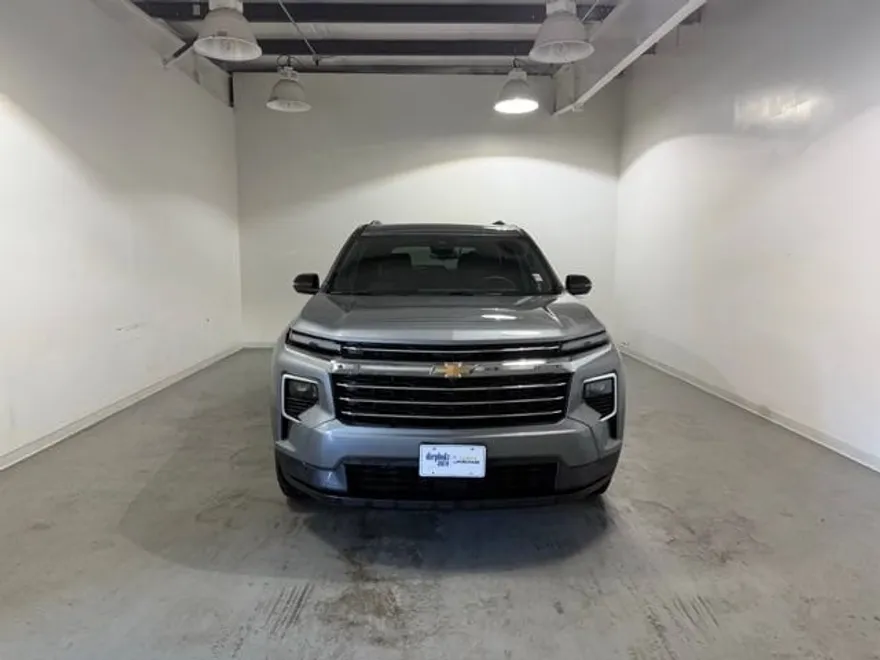 2025 Chevrolet Traverse photo 1