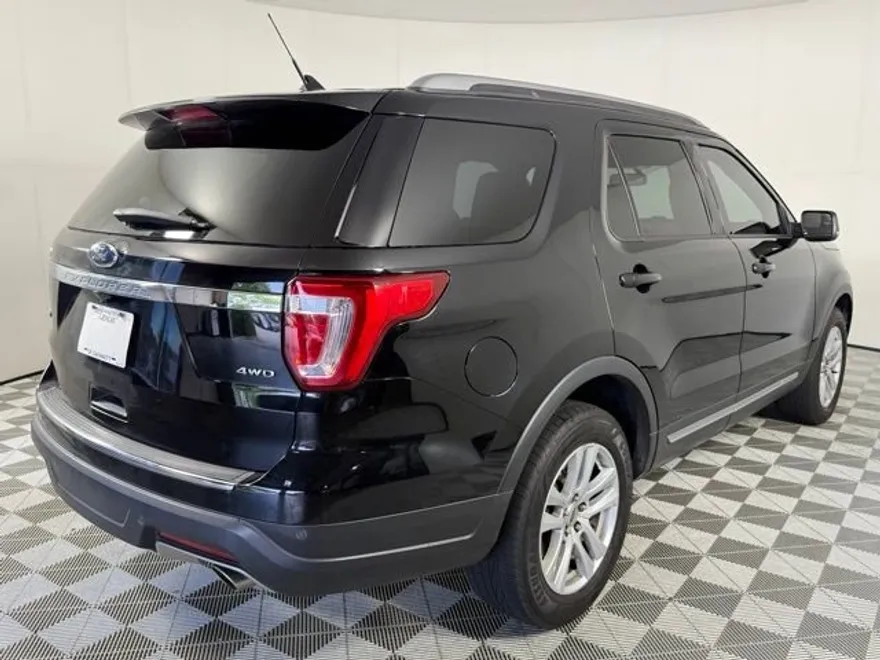 2018 Ford Explorer XLT photo 1