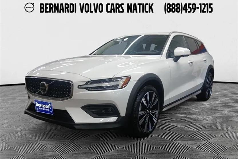 2024 Volvo V60 Cross Country Ultimate photo 1