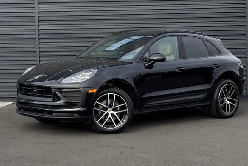 2025 Porsche Macan photo 1