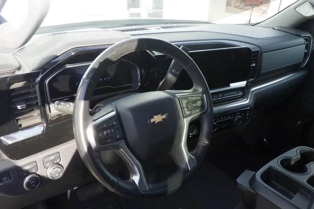 2023 Chevrolet Silverado 1500 LT photo 1