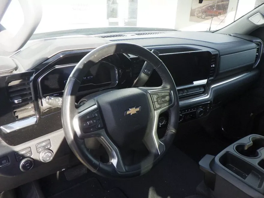 2023 Chevrolet Silverado 1500 LT photo 1
