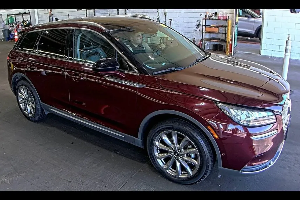 2021 Lincoln Corsair Standard photo 1