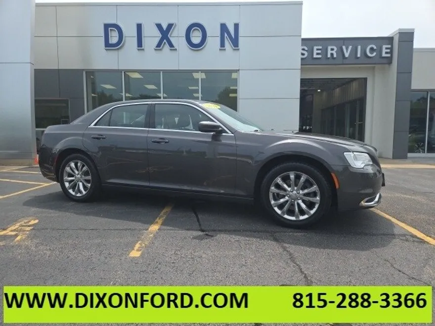 2021 Chrysler 300 Touring photo 1