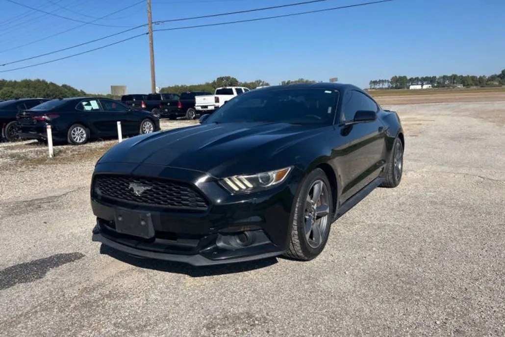 2016 Ford Mustang V6 photo 1