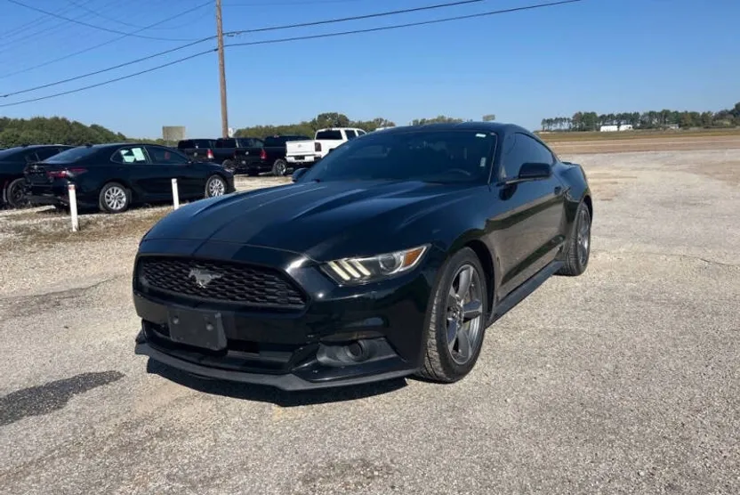 2016 Ford Mustang V6 photo 1