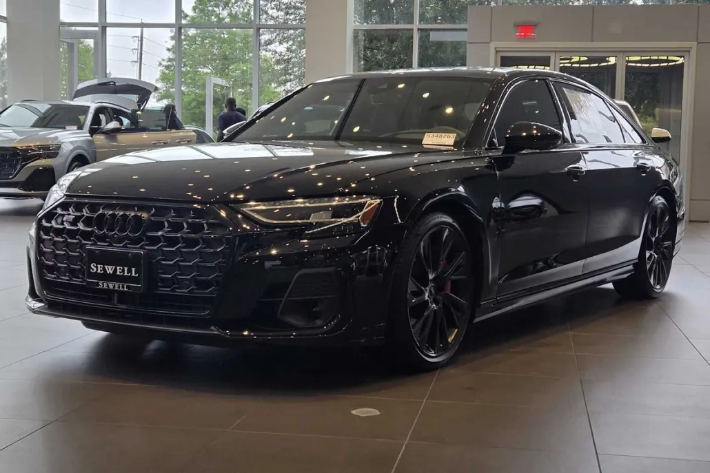 2025 Audi S8 4.0T photo 1