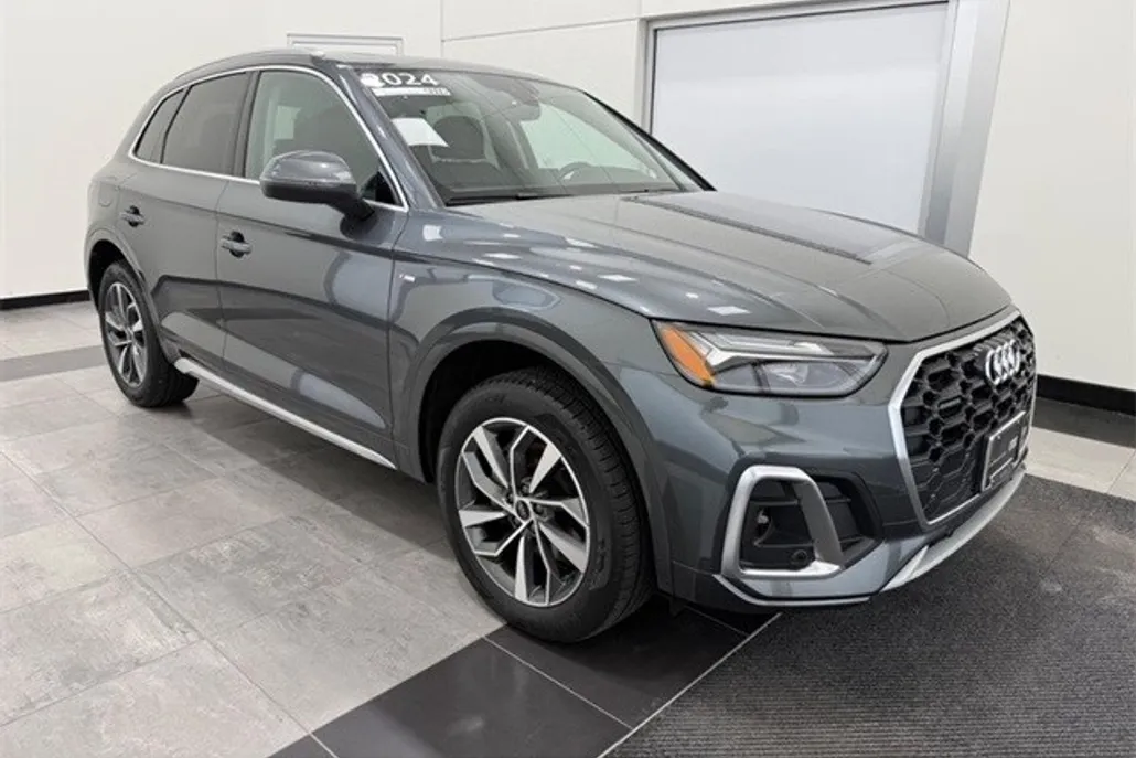 2024 Audi Q5 45 S line Premium photo 1