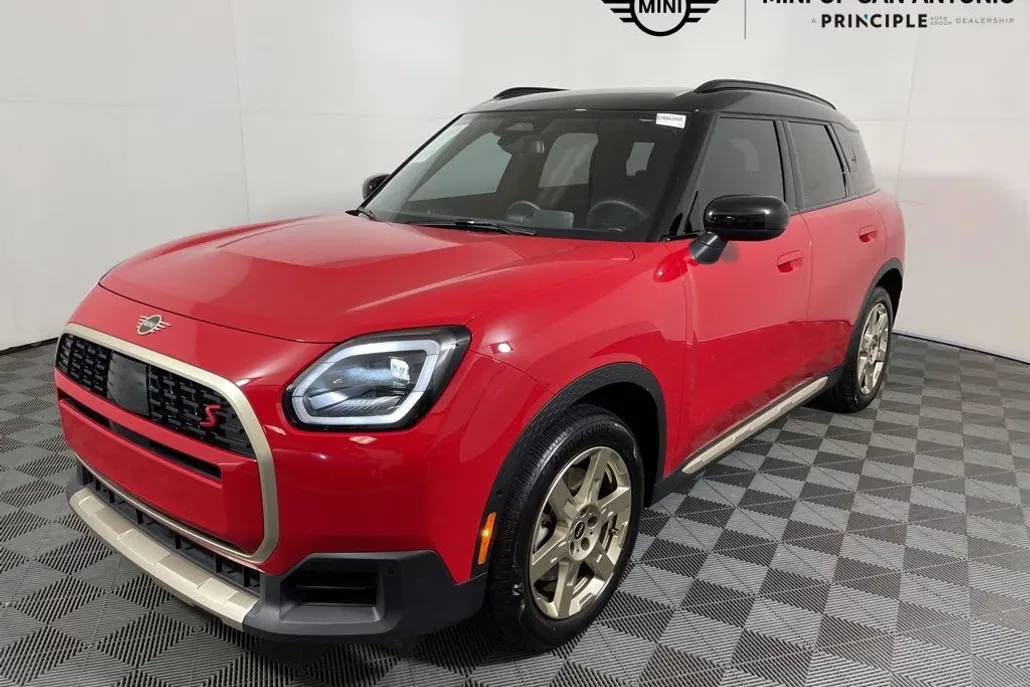 2025 Mini Cooper S ALL4 photo 1