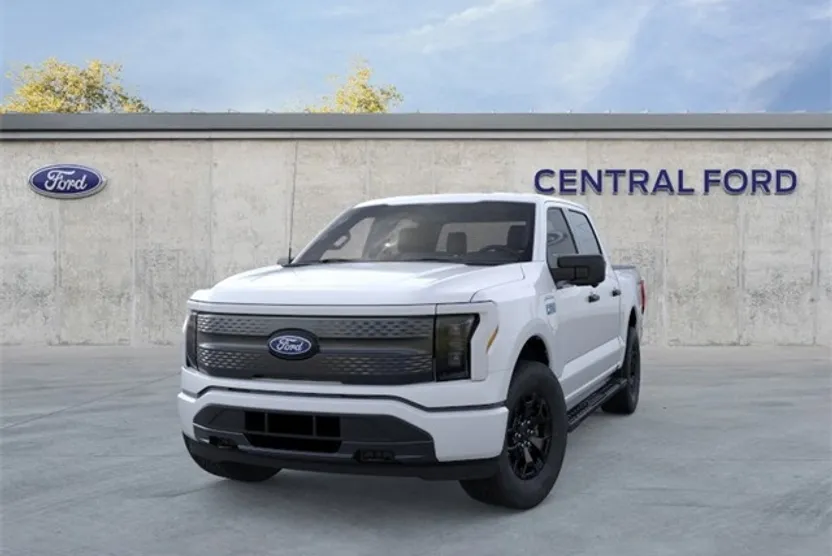 2025 Ford F-150 Lightning XLT photo 1