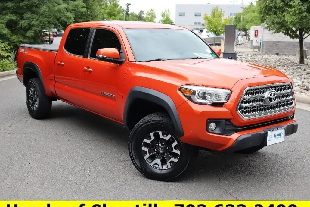 2017 Toyota Tacoma TRD photo 1