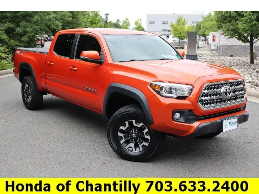 2017 Toyota Tacoma TRD photo 1