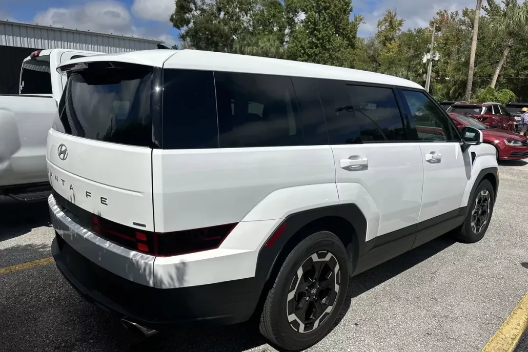 2025 Hyundai Santa Fe SE photo 1