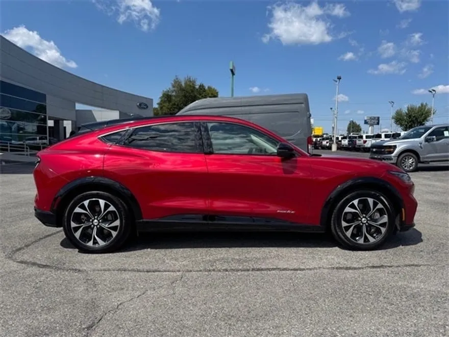 2021 Ford Mustang Mach-E Premium photo 3