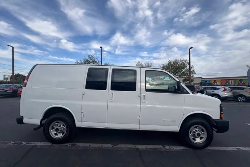 2005 Gmc Savana 2500 photo 1