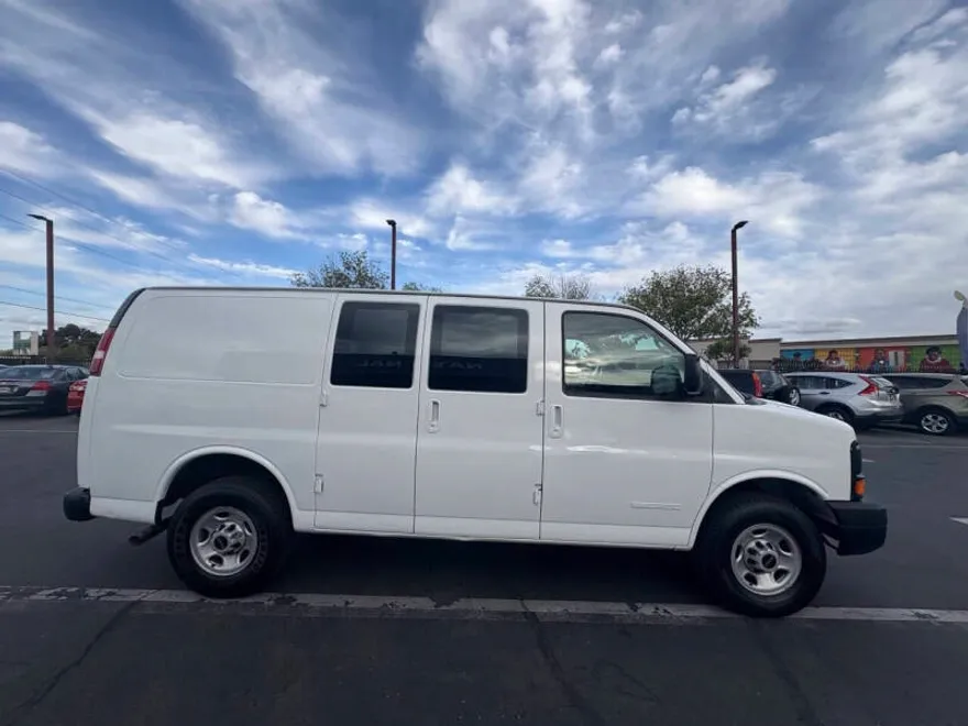 2005 Gmc Savana 2500 photo 1