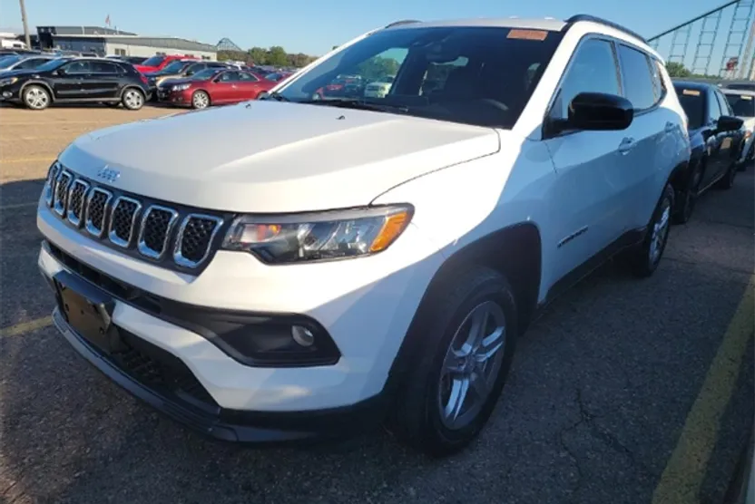 2024 Jeep Compass Latitude photo 1