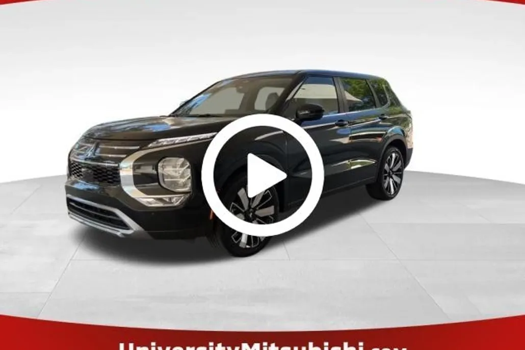 2025 Mitsubishi Outlander SE photo 1
