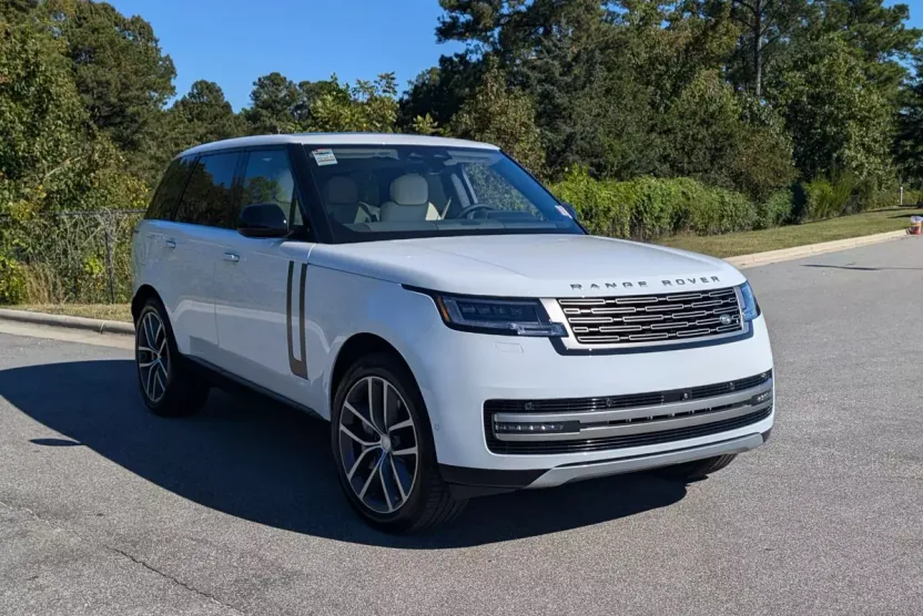 2025 Land Rover Range Rover SE photo 1