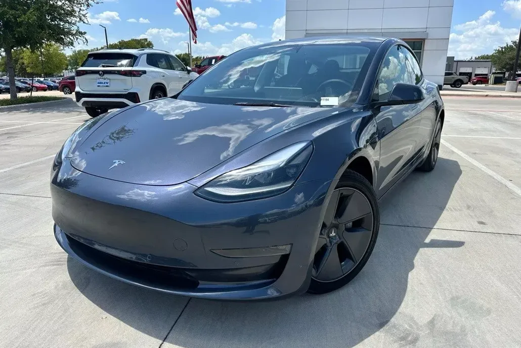 2022 Tesla Model 3 Long Range photo 1