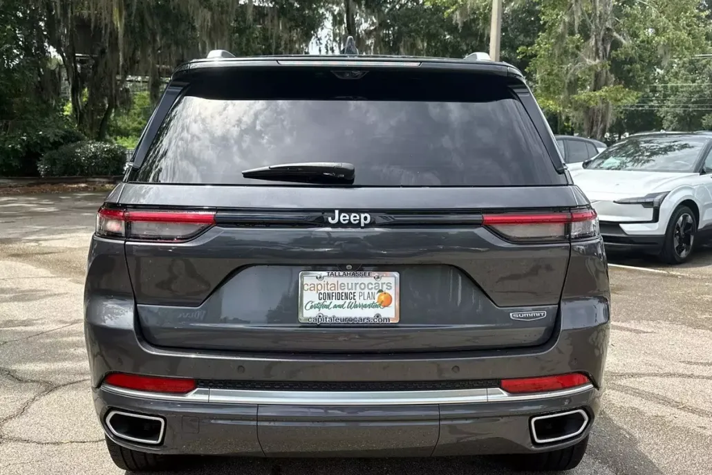 2023 Jeep Grand Cherokee Summit photo 1
