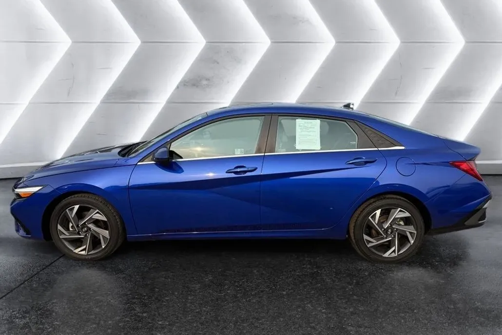 2024 Hyundai Elantra SEL Convenience photo 1