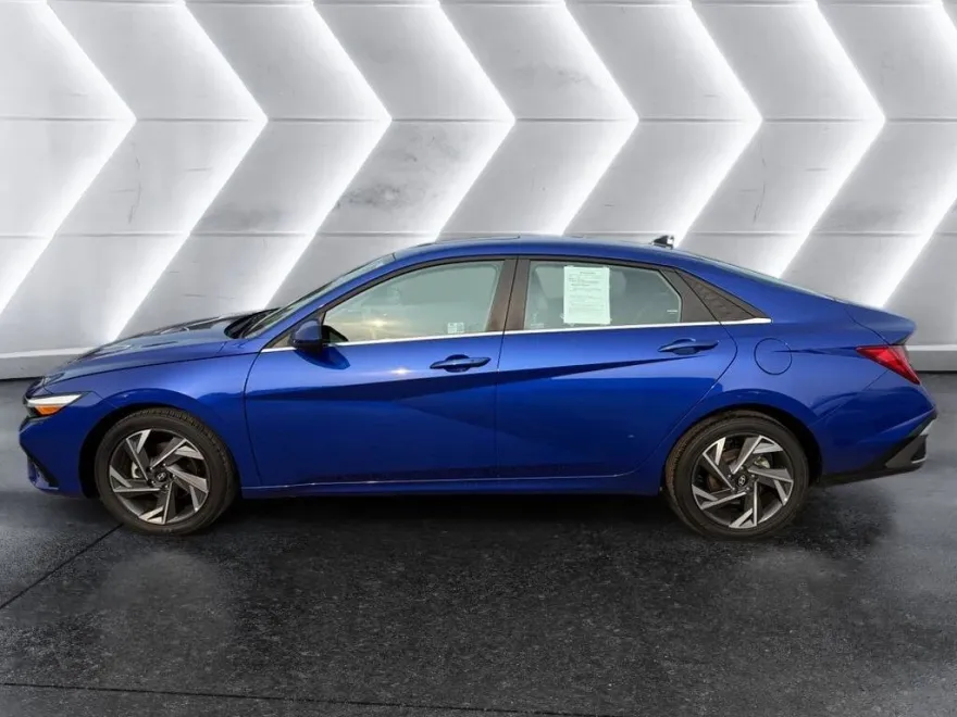 2024 Hyundai Elantra SEL Convenience photo 1