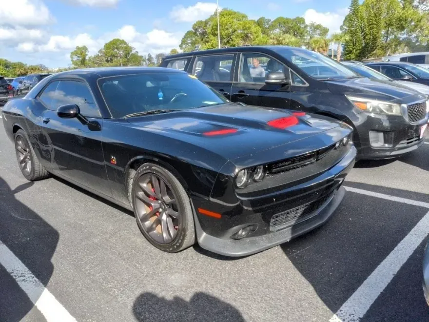 2022 Dodge Challenger R/T Scat Pack photo 1