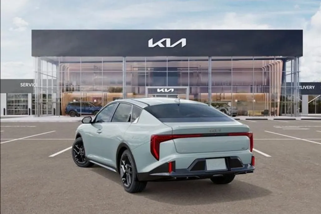 2025 Kia K4 GT-Line Turbo photo 1