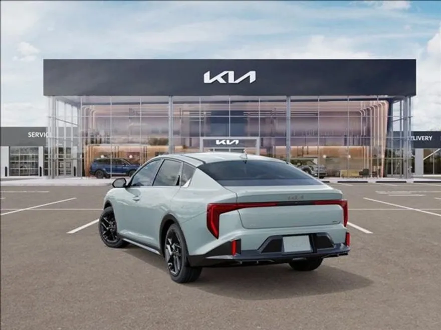 2025 Kia K4 GT-Line Turbo photo 1