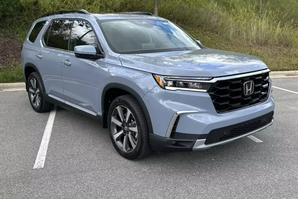 2025 Honda Pilot Touring photo 1