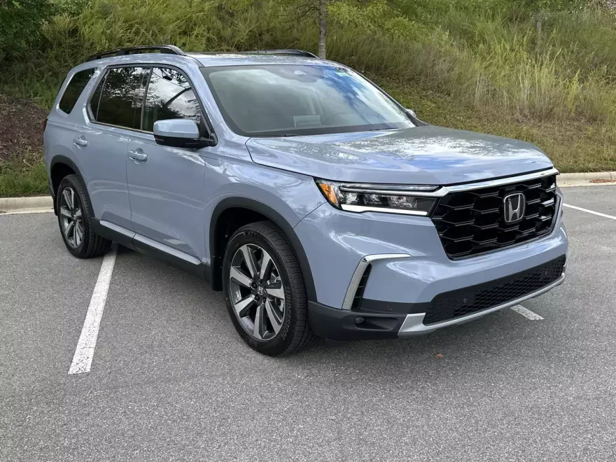 2025 Honda Pilot Touring photo 1