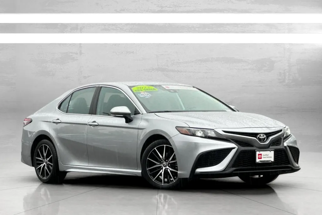 2022 Toyota Camry SE photo 1