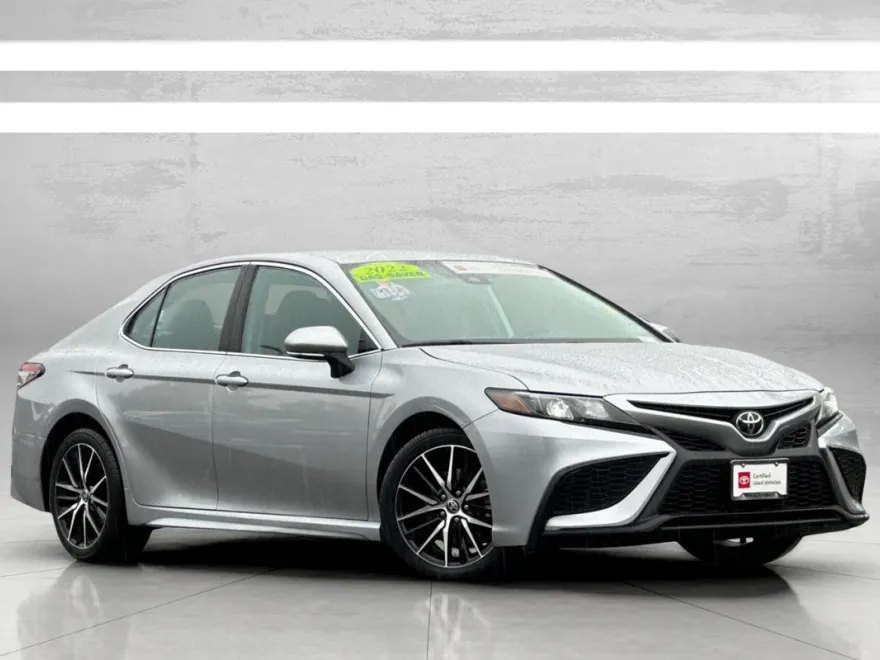 2022 Toyota Camry SE photo 1