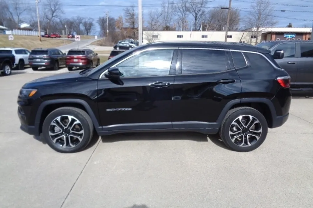 2023 Jeep Compass Limited photo 1