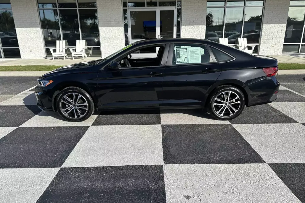 2025 Volkswagen Jetta Sport photo 1
